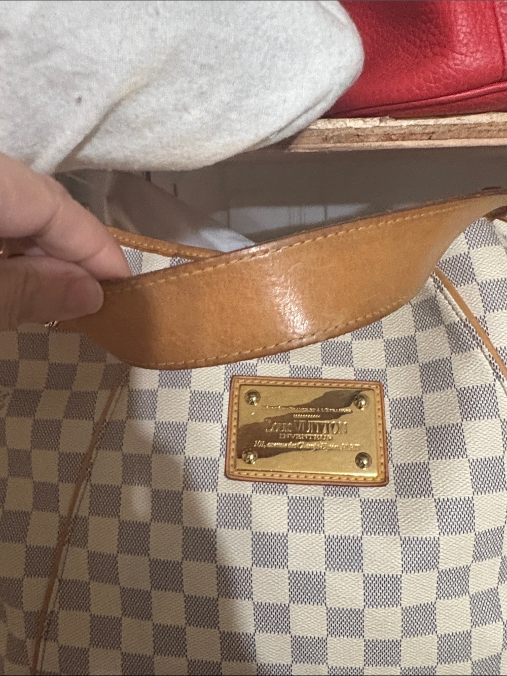 Louis Vuitton Galleria GM - Picture 4 of 16